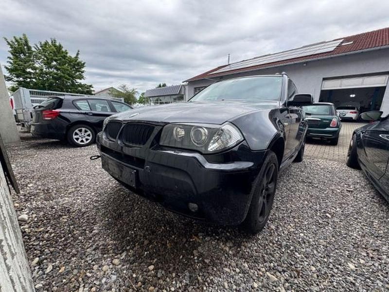Black sapphire metallic (metallic) Gebraucht 2006 BMW X3 SUV | 2.999 € (Superpreis) - Bild 1/4