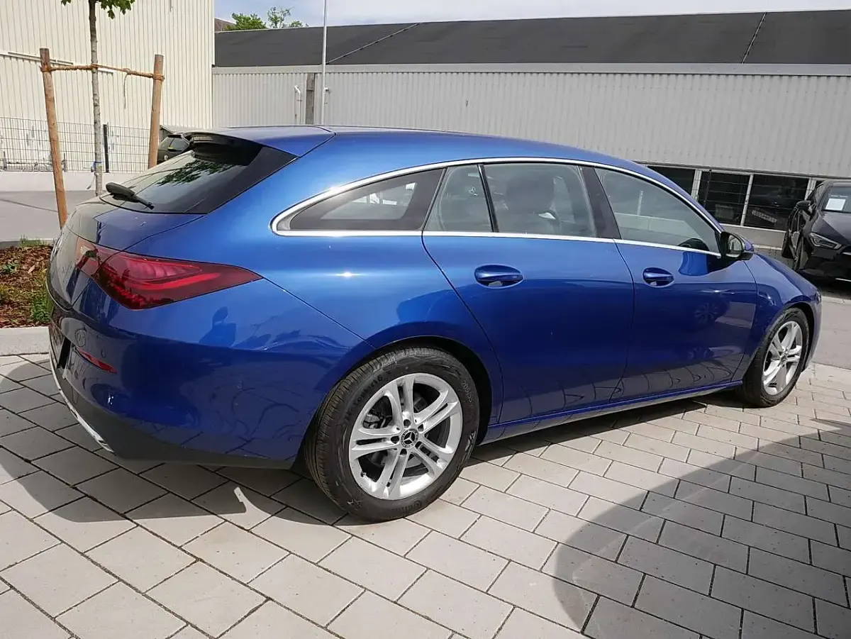 Gebraucht Mercedes CLA200 Progressive 150 PS (110 kW) 2023 Metalliclack spektralblau Kombi