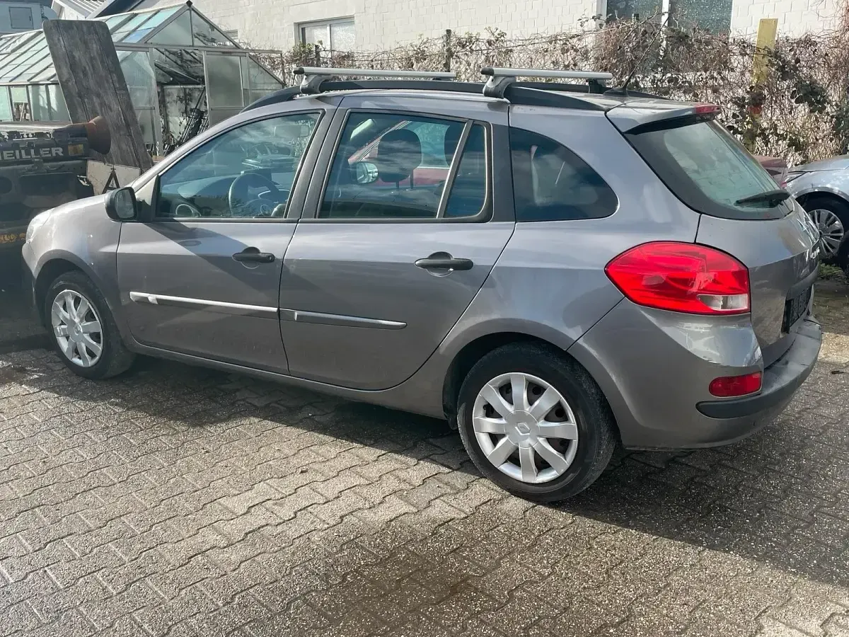 Gebraucht Renault Clio 103 PS (75 kW) 2012 Grau Kombi
