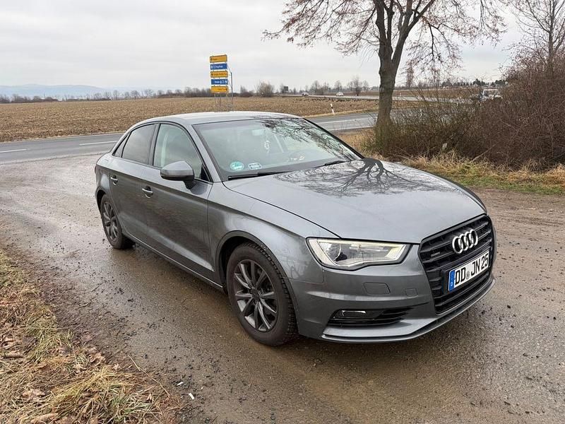Gebraucht Audi A3 Ambiente 150 PS (110 kW) 2015 Grau Limousine