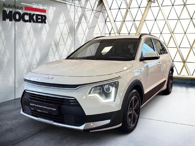 Weiß Gebraucht 2022 Kia Niro Edition 7 SUV | 22.990 € (Fairer Preis) - Bild 1/4
