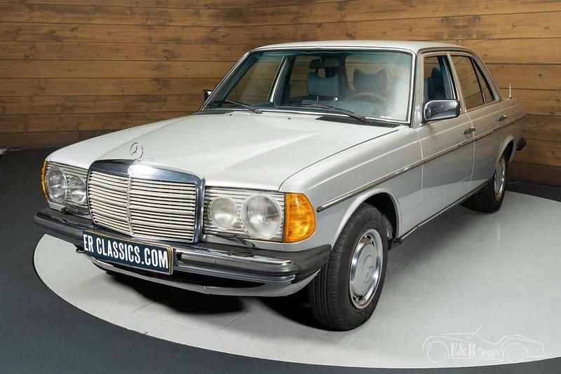 Gebraucht Mercedes 250 129 PS (94 kW) 1978 Grau Limousine