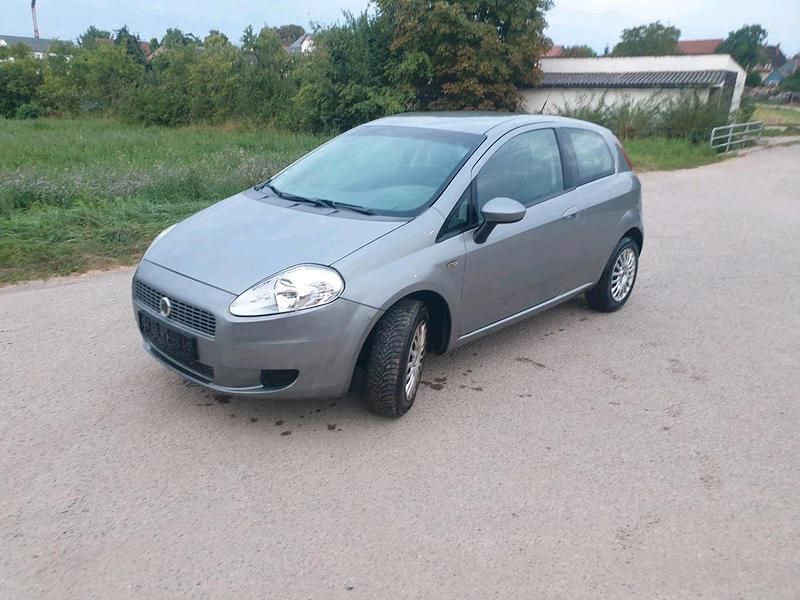 Grau Gebraucht 2009 Fiat Punto Evo Kleinwagen | 3.000 € (Teuer) - Bild 1/4