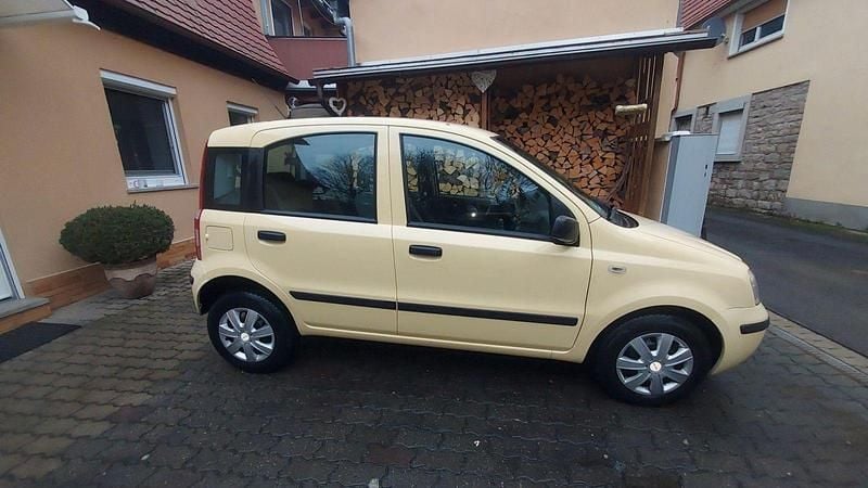 Gelb Gebraucht 2009 Fiat Panda Limousine | 2.400 € (Fairer Preis) - Bild 1/4