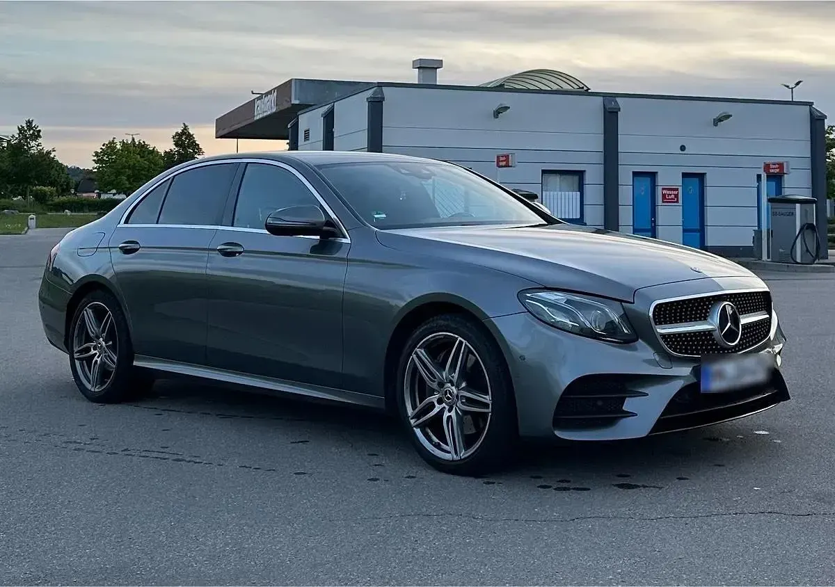 Gebraucht Mercedes E220 AMG line 197 PS (144 kW) 2017 Limousine