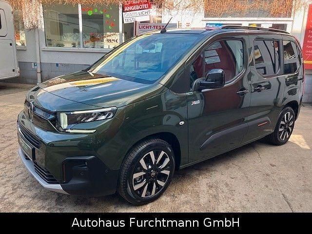 Gebraucht Citroën Berlingo 131 PS (96 kW) 2025 Grünmetallic Van / Kleinbus