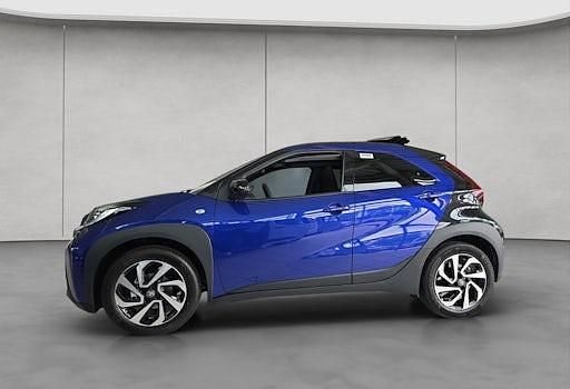 Neu Toyota Aygo X Play 72 PS (52 kW) 2025 Blau SUV