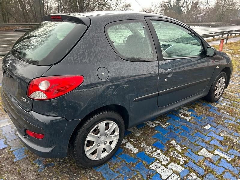 Gebraucht Peugeot 206+ Basis 68 PS (50 kW) 2010 Grau Kleinwagen