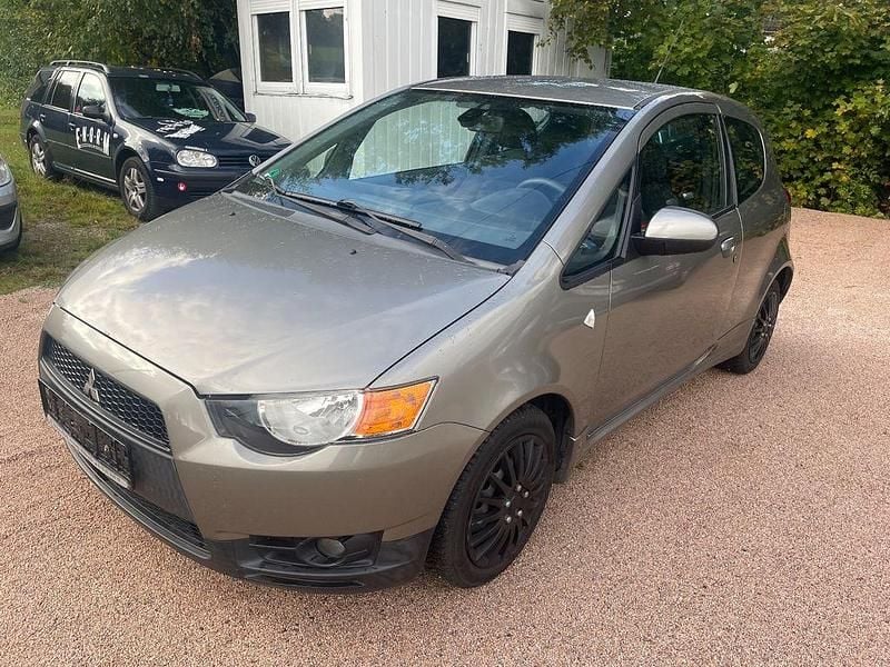 Grau Gebraucht 2010 Mitsubishi Colt Limousine | 3.300 € (Fairer Preis) - Bild 1/4