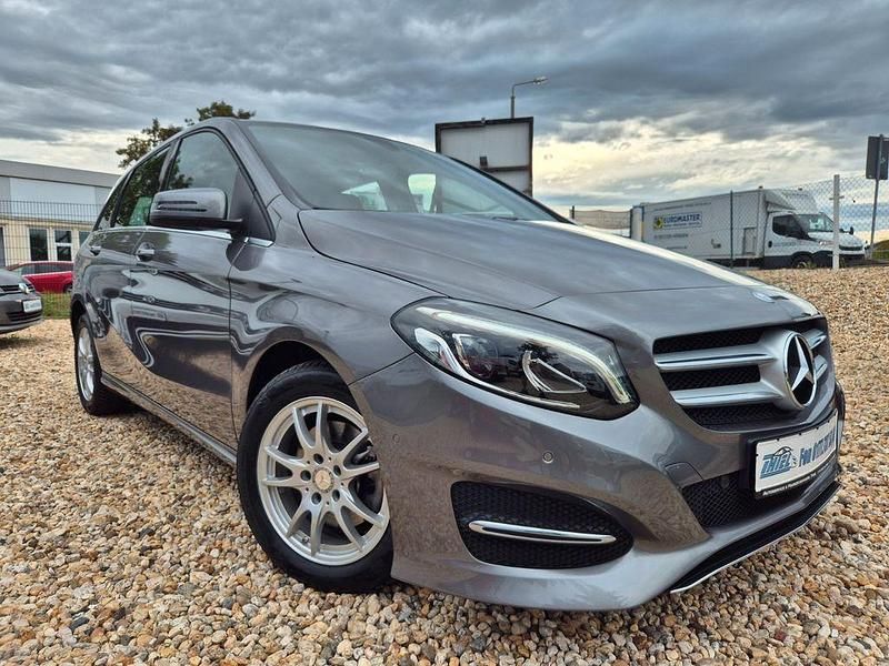 Grau Gebraucht 2016 Mercedes B200 Van / Kleinbus | 17.990 € (Fairer Preis) - Bild 1/4