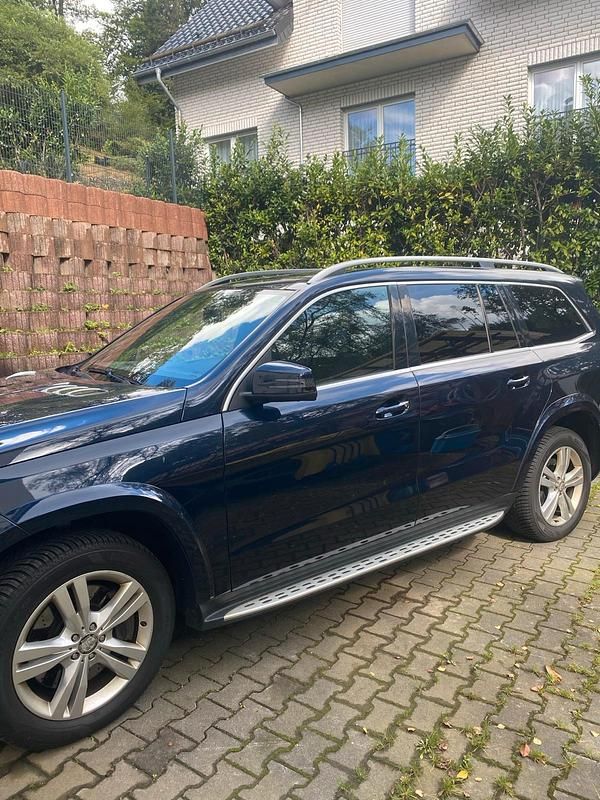 Blau Gebraucht 2013 Mercedes GL350 SUV | 21.000 € (Fairer Preis) - Bild 1/4