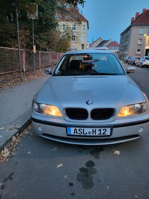 Silber Gebraucht 2002 BMW 318 Limousine | 1.950 € (Guter Preis) - Bild 1/4
