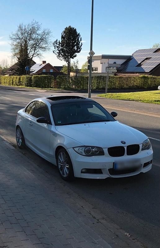 Weiß Gebraucht 2008 BMW 123 Coupé Coupé | 5.800 € - Bild 1/4