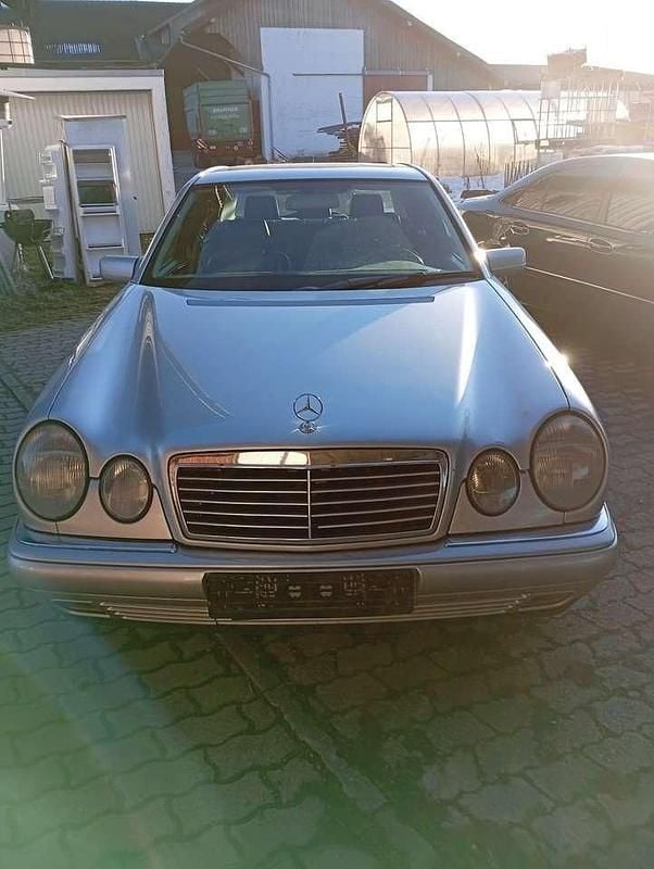 Gebraucht Mercedes E280 Elegance 204 PS (150 kW) 1999 Limousine