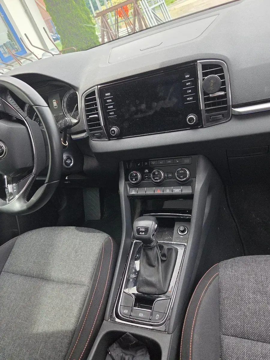Gebraucht Skoda Karoq Clever 150 PS (110 kW) 2021 Grau SUV