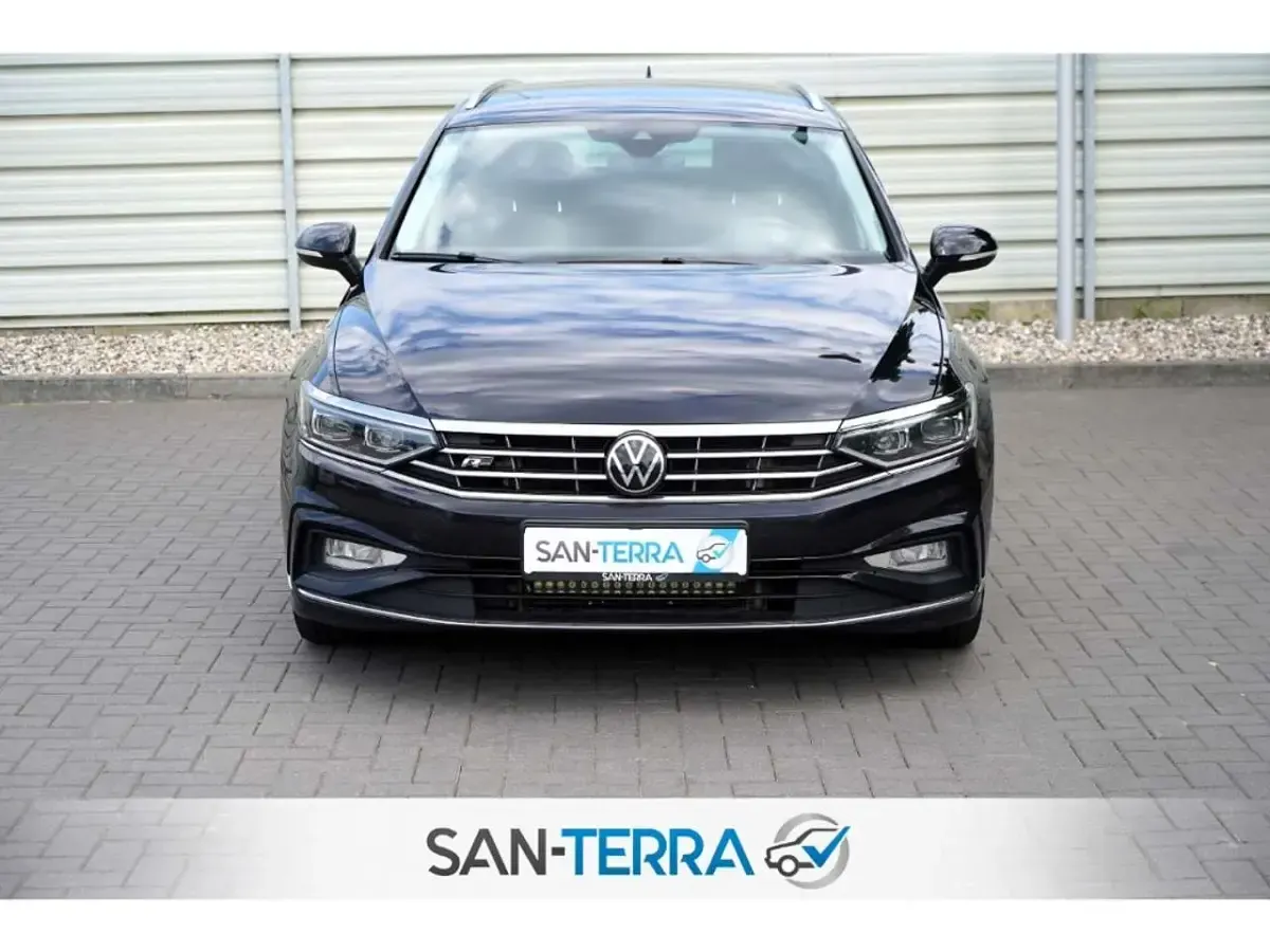 Gebraucht VW Passat R-line 200 PS (147 kW) 2021 Deep black Kombi