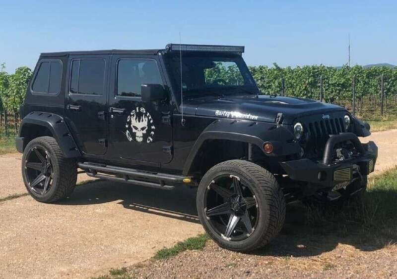 Schwarz Gebraucht 2015 Jeep Wrangler Unlimited SUV | 22.700 € - Bild 1/4