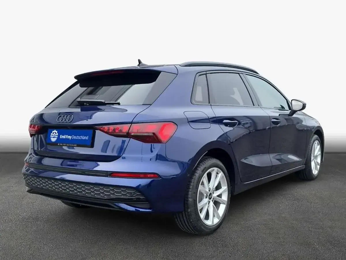 Neu Audi A3 Advanced 150 PS (110 kW) 2025 Navarrablau metallic Limousine