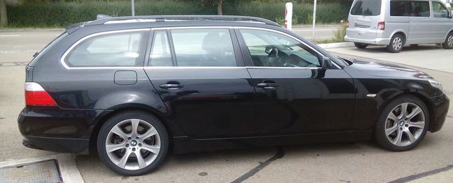 Gebraucht BMW 530 231 PS (169 kW) 2010 Schwarz metallic Kombi