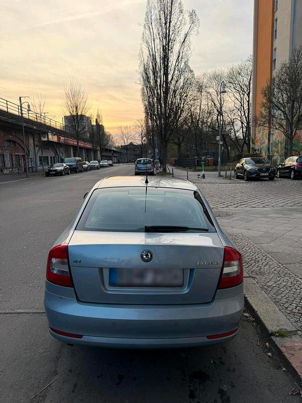 Gebraucht Skoda Octavia 102 PS (75 kW) 2009 Silber Limousine