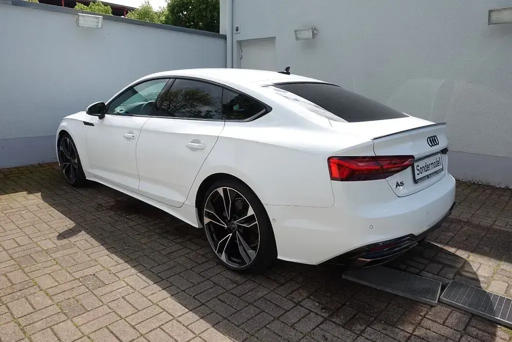 Gebraucht Audi A5 Sportback Black Edition 150 PS (110 kW) 2024 Weiß Kleinwagen