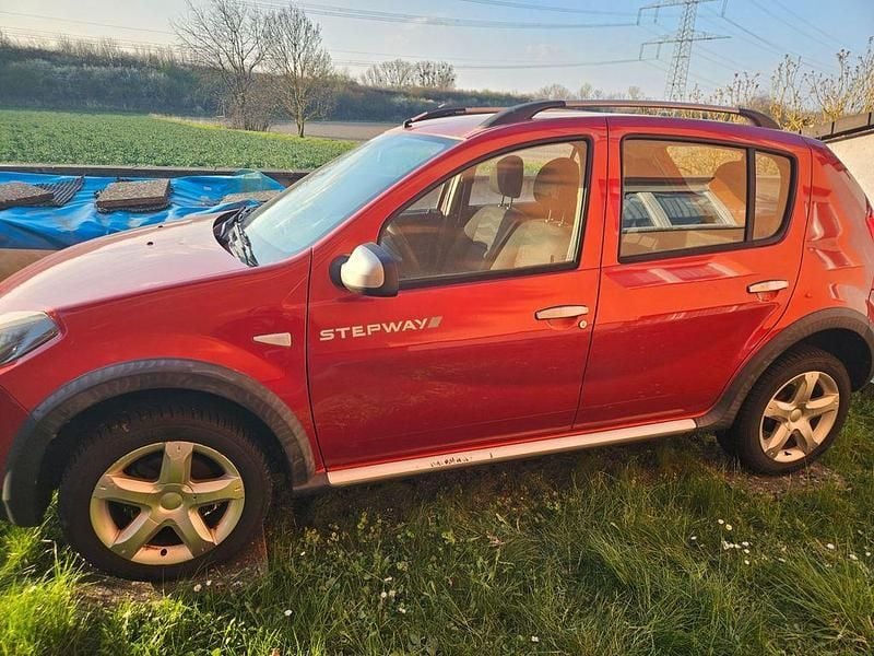 Gebraucht Dacia Sandero Stepway 88 PS (64 kW) 2011 Rot Limousine