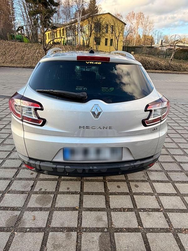 Gebraucht Renault Mégane GrandTour Dynamique 131 PS (96 kW) 2011 Grau Kombi