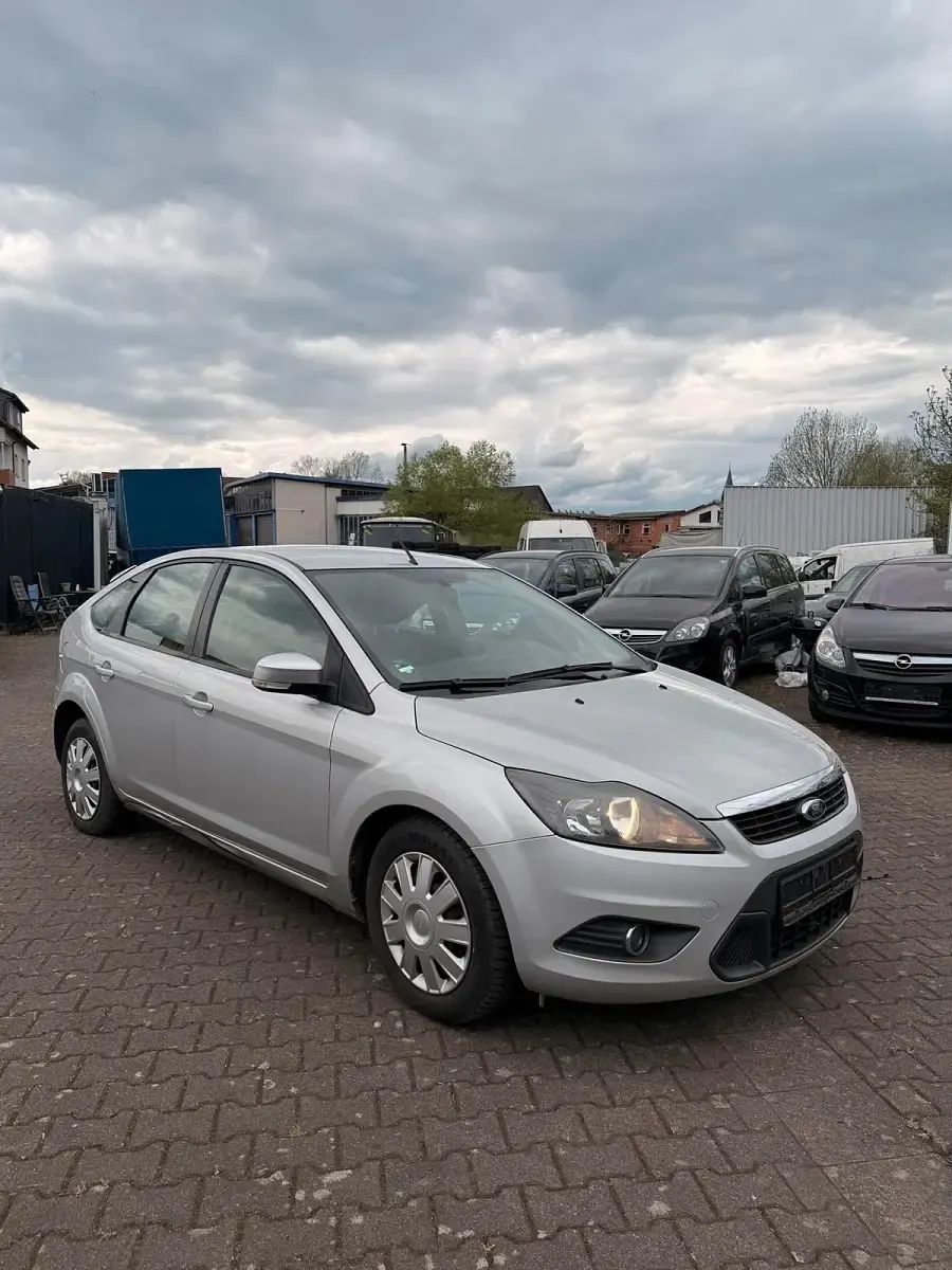 Używany Ford Focus 101 KM (74 kW) 2009 Srebrny Sedan/Limuzyna