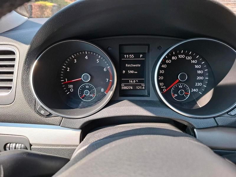 Gebraucht VW Golf VI Team 105 PS (77 kW) 2010 Blau Kleinwagen