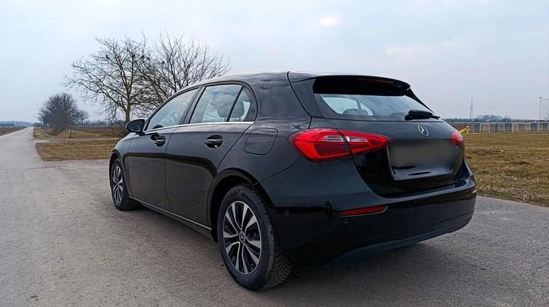 Gebraucht Mercedes A180 Advanced 116 PS (85 kW) 2021 Schwarz Limousine