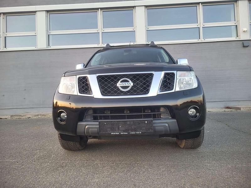 Gebraucht Nissan Navara 190 PS (139 kW) 2011 Black (m) Pickup