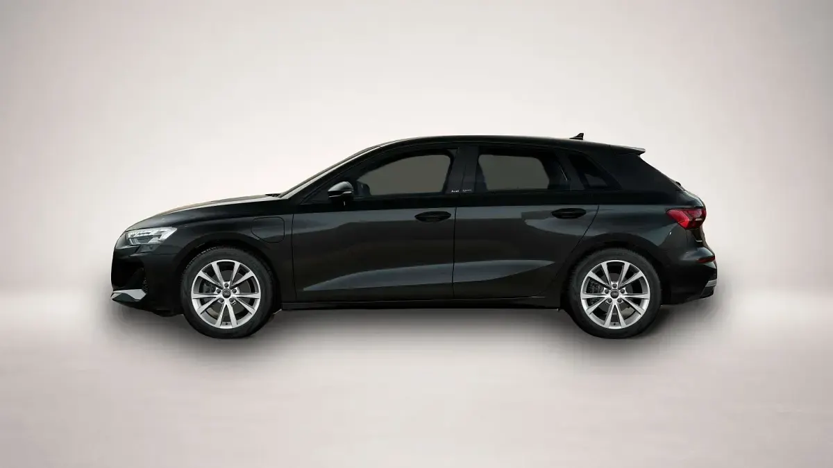 Gebraucht Audi A3 Ambiente 204 PS (150 kW) 2025 Mythosschwarz metallic Limousine