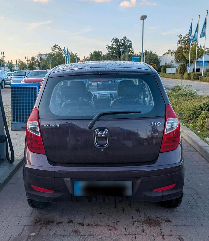 Gebraucht Hyundai i10 69 PS (50 kW) 2012 Violet Kleinwagen