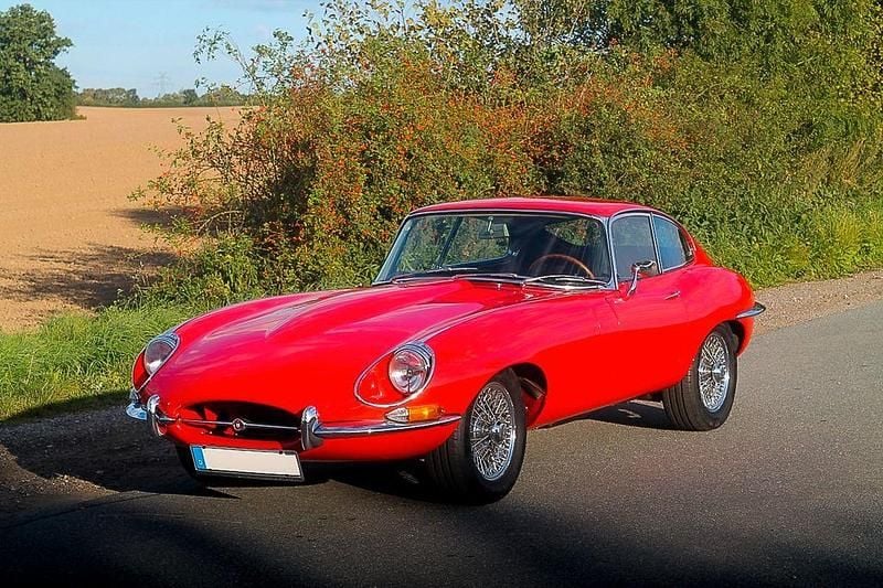 Second-hand Jaguar E-Type 265 CP (194 kW) 1968 Roșu Coupe
