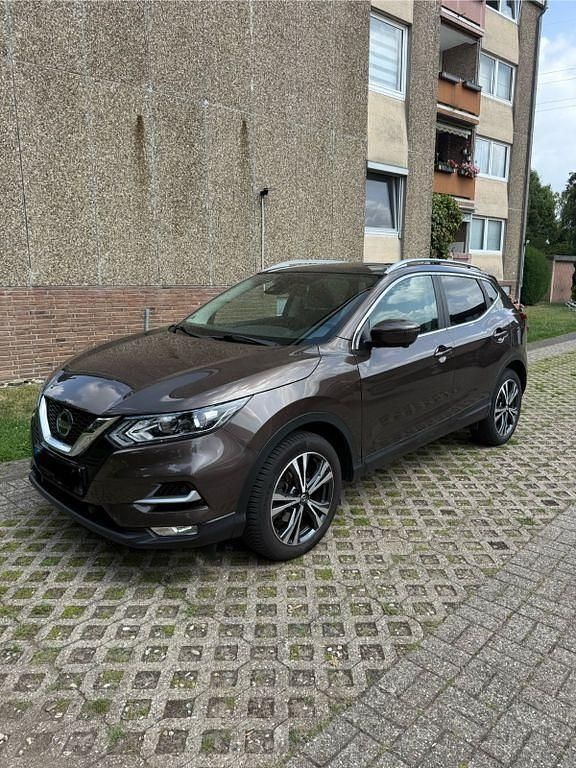 Braun Gebraucht 2018 Nissan Qashqai N-Connecta SUV | 13.800 € (Fairer Preis) - Bild 1/4