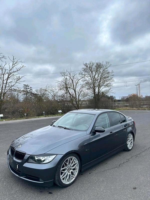Gebraucht BMW 320 150 PS (110 kW) 2006 Grau Limousine
