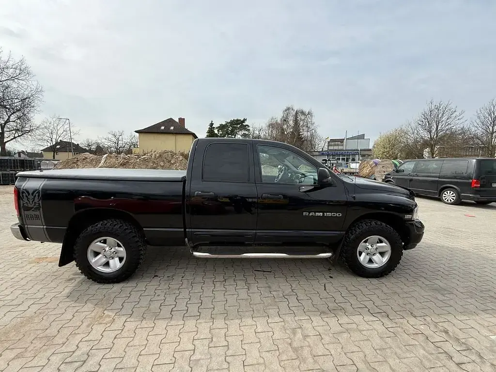 Usado Dodge Ram 345 HP (253 kW) 2006 Preto Pickup