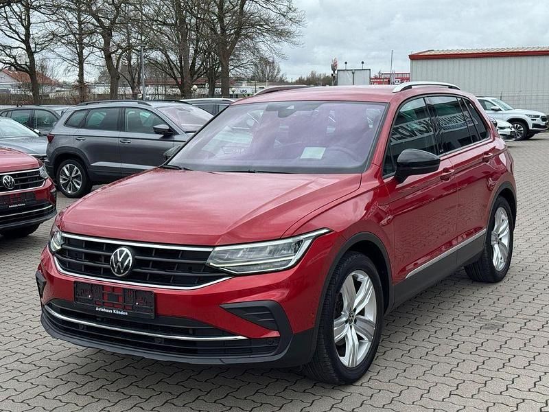 Gebraucht VW Tiguan Active 150 PS (110 kW) 2022 Rot SUV