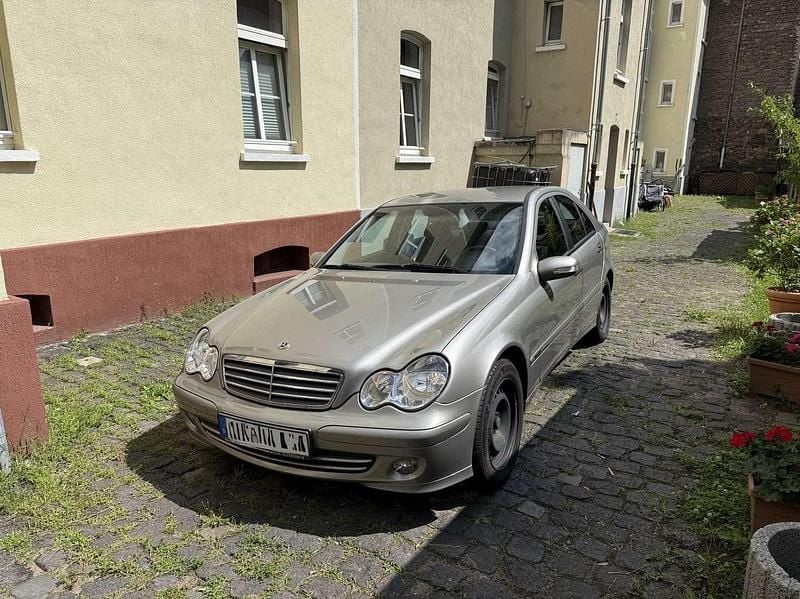 Grau Gebraucht 2004 Mercedes C180 Limousine | 2.299 € (Superpreis) - Bild 1/4