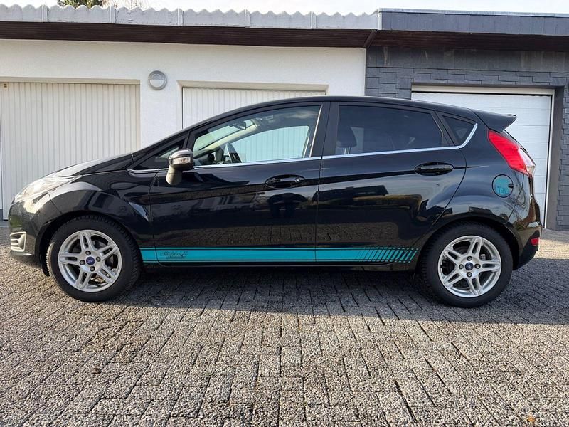 Gebraucht Ford Fiesta Titanium 101 PS (74 kW) 2014 Schwarz Kleinwagen