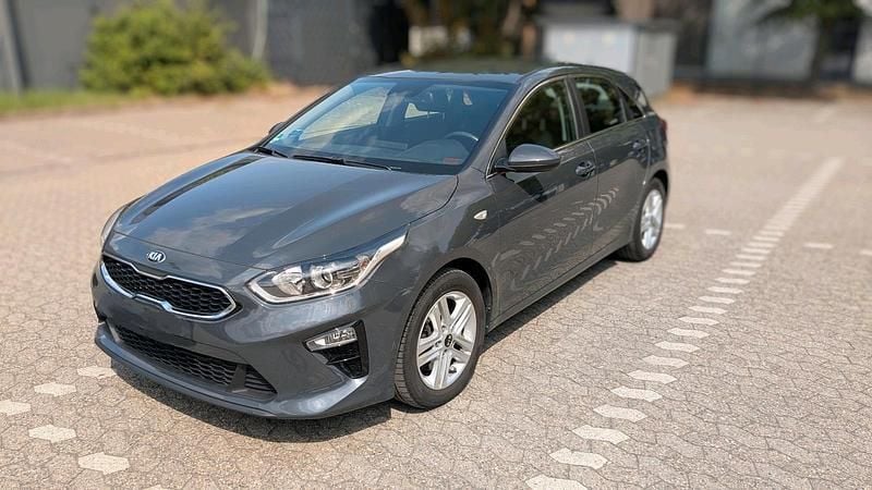 Grau Gebraucht 2020 Kia Ceed Vision Limousine | 15.500 € (Guter Preis) - Bild 1/4