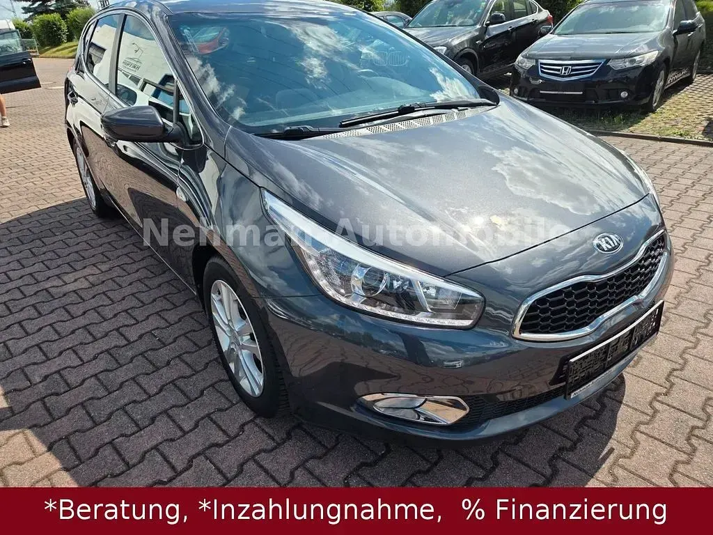 Gebraucht Kia Ceed 128 PS (94 kW) 2015 Grau Kleinwagen