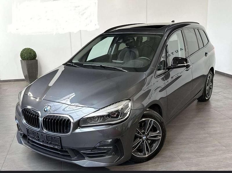 Grau Gebraucht 2022 BMW 220 Gran Tourer Sport Line Van / Kleinbus | 27.900 € (Etwas zu teuer) - Bild 1/4
