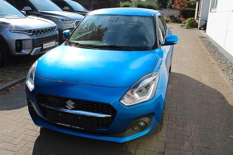 Blau Gebraucht 2021 Suzuki Swift Comfort+ Limousine | 13.590 € (Fairer Preis) - Bild 1/4