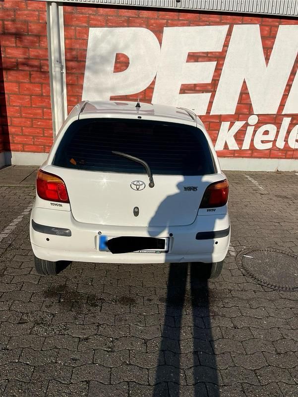 Gebraucht Toyota Yaris 65 PS (47 kW) 2005 Weiß Kleinwagen