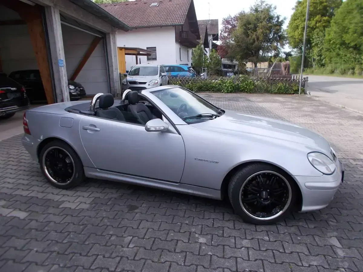 Gebraucht Mercedes SLK230 197 PS (144 kW) 2000 Silber Cabrio