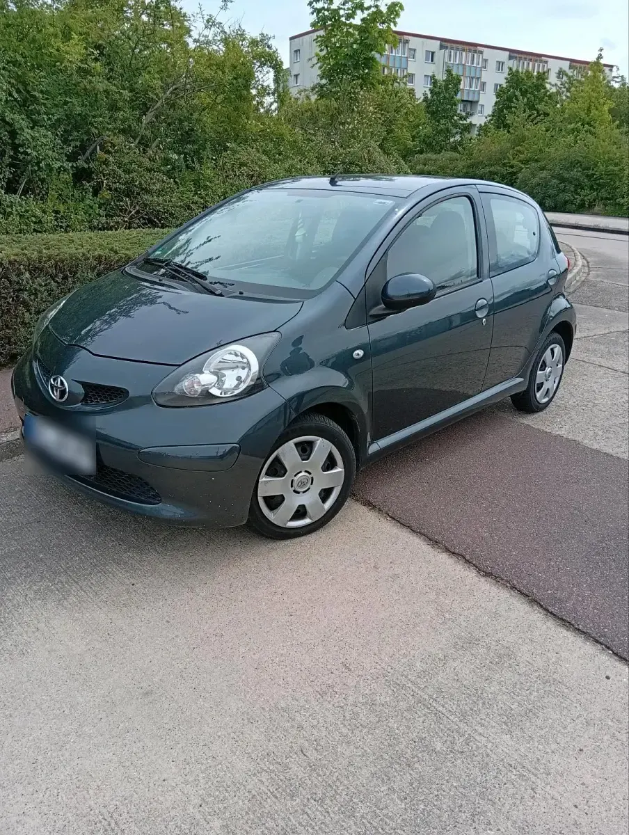 Gebraucht Toyota Aygo 70 PS (51 kW) 2009 Schwarz Kleinwagen