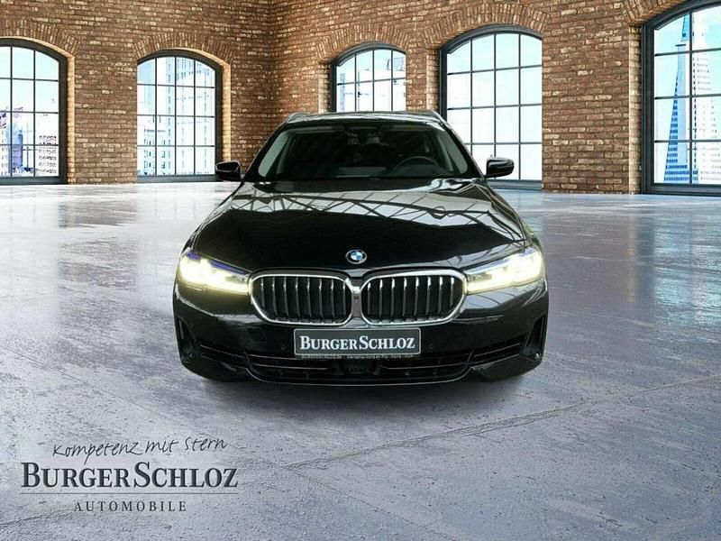 Gebraucht BMW 530 Luxury Line 252 PS (185 kW) 2020 Saphirschwarz metallic Kombi