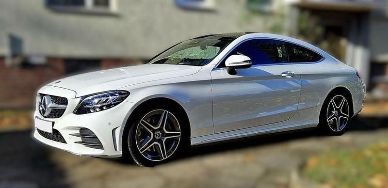 Gebraucht Mercedes C300 AMG 258 PS (189 kW) 2022 Weiß Coupé