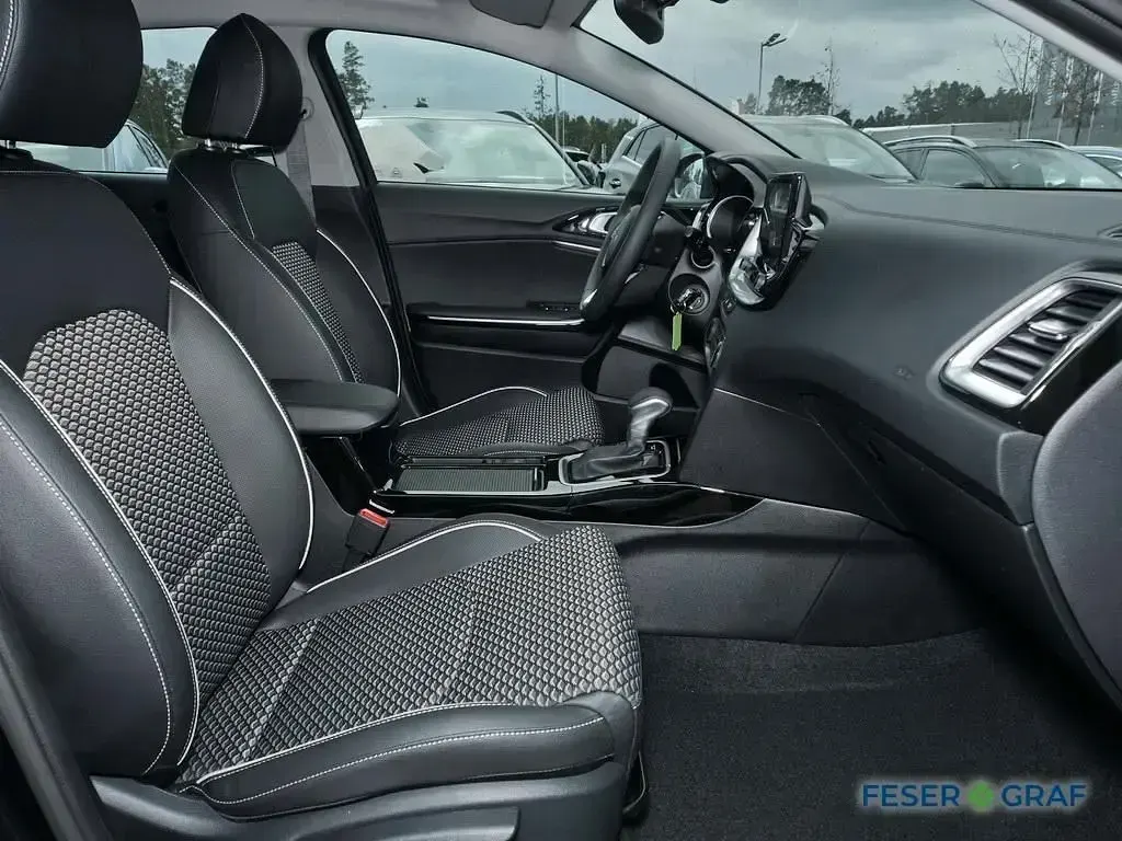 Neu Kia XCeed Comfort 150 PS (110 kW) 2026 Zilinaschwarz SUV